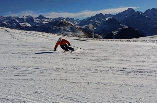 Freestyle skiløb: Oplev adrenalinsuset på de vildeste hop og tricks